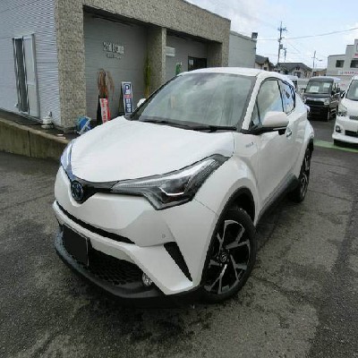Buy Japanese Toyota CH-R  At STC Japan