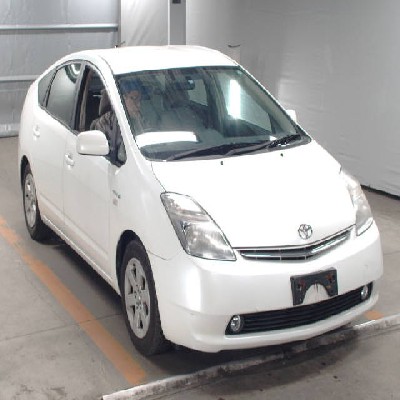 Buy Japanese Toyota Prius  At STC Japan